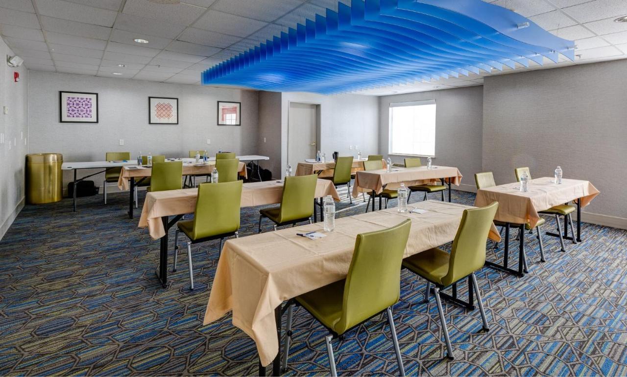 Holiday Inn Express & Suites Ashtabula-Geneva By Ihg Austinburg Bagian luar foto