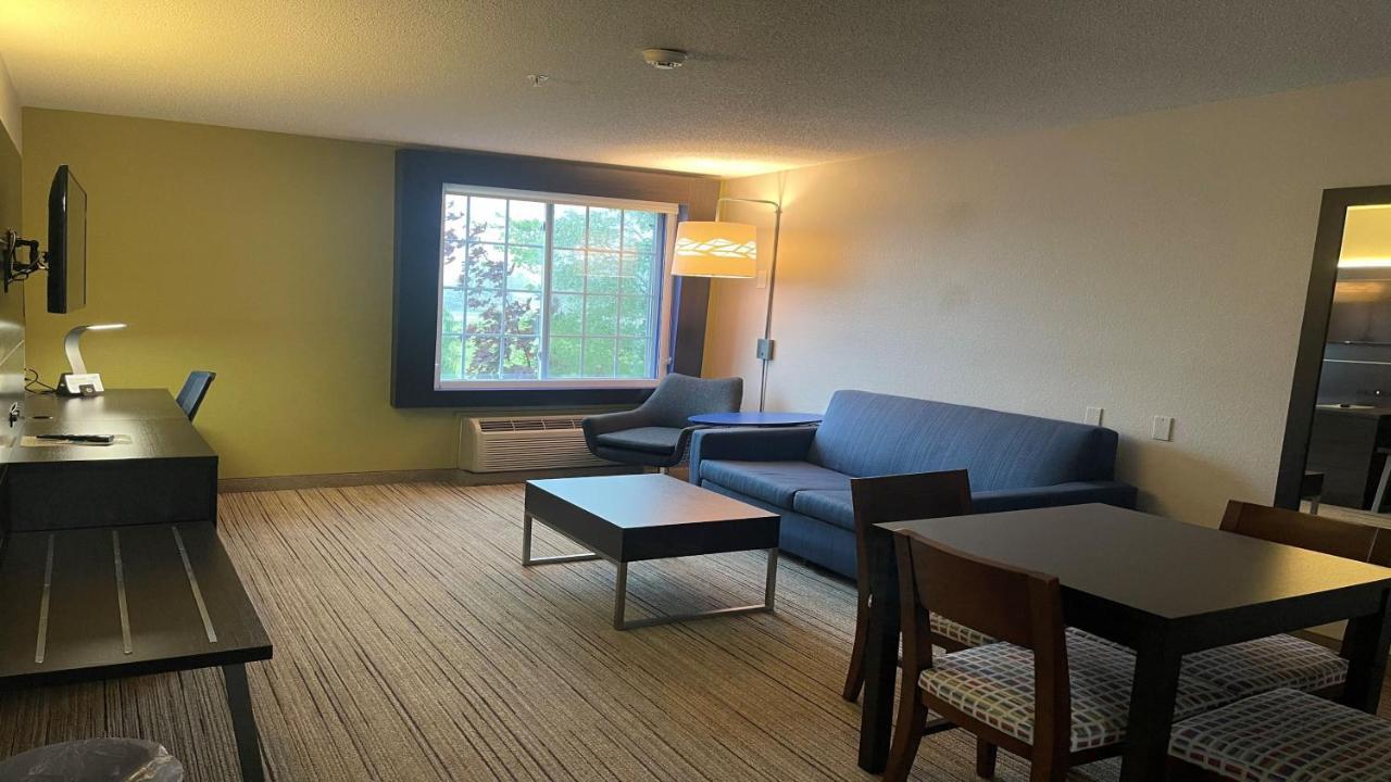 Holiday Inn Express & Suites Ashtabula-Geneva By Ihg Austinburg Bagian luar foto