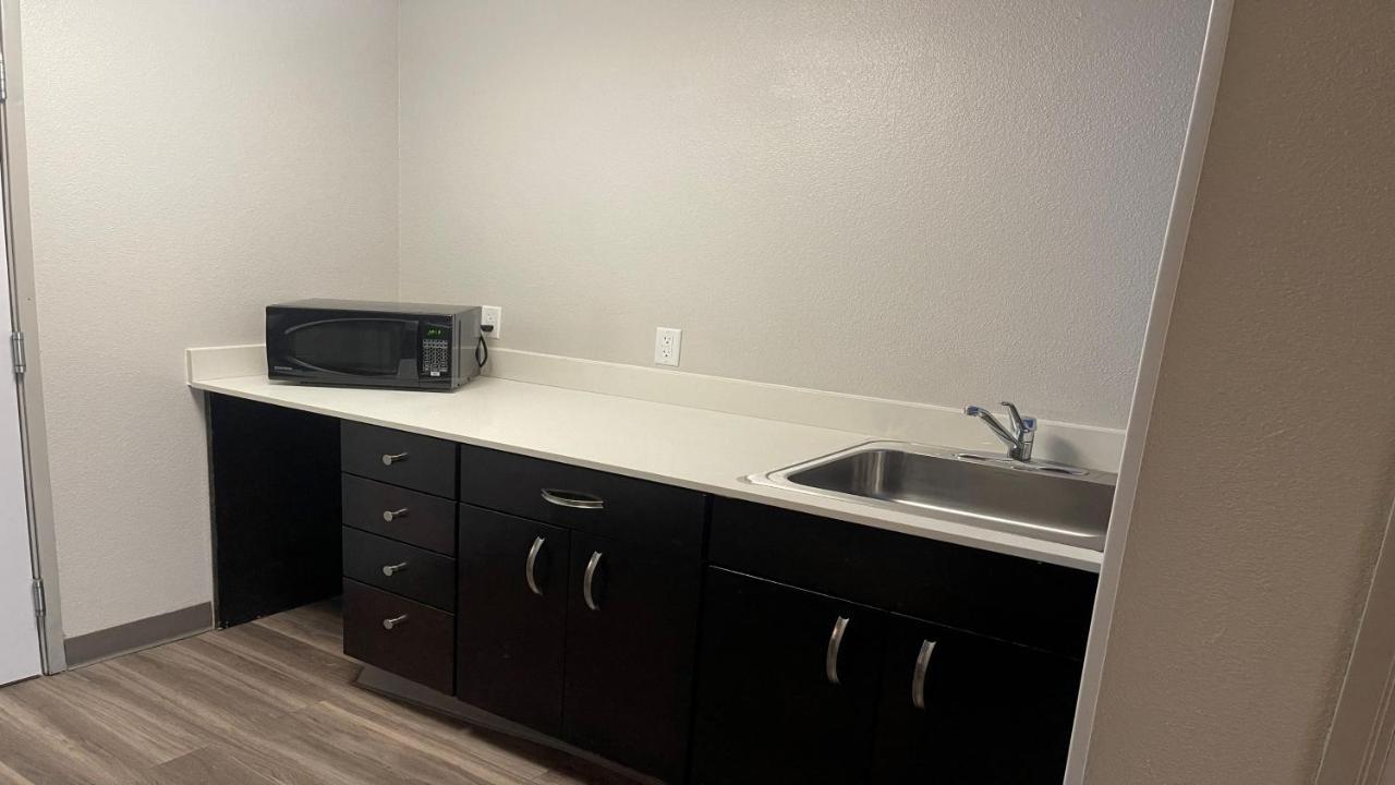 Holiday Inn Express & Suites Ashtabula-Geneva By Ihg Austinburg Bagian luar foto