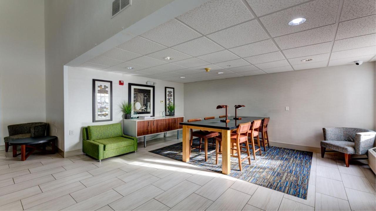 Holiday Inn Express & Suites Ashtabula-Geneva By Ihg Austinburg Bagian luar foto
