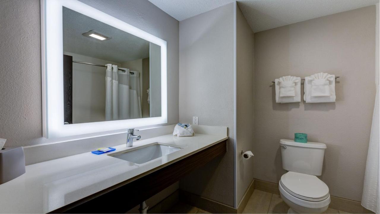Holiday Inn Express & Suites Ashtabula-Geneva By Ihg Austinburg Bagian luar foto