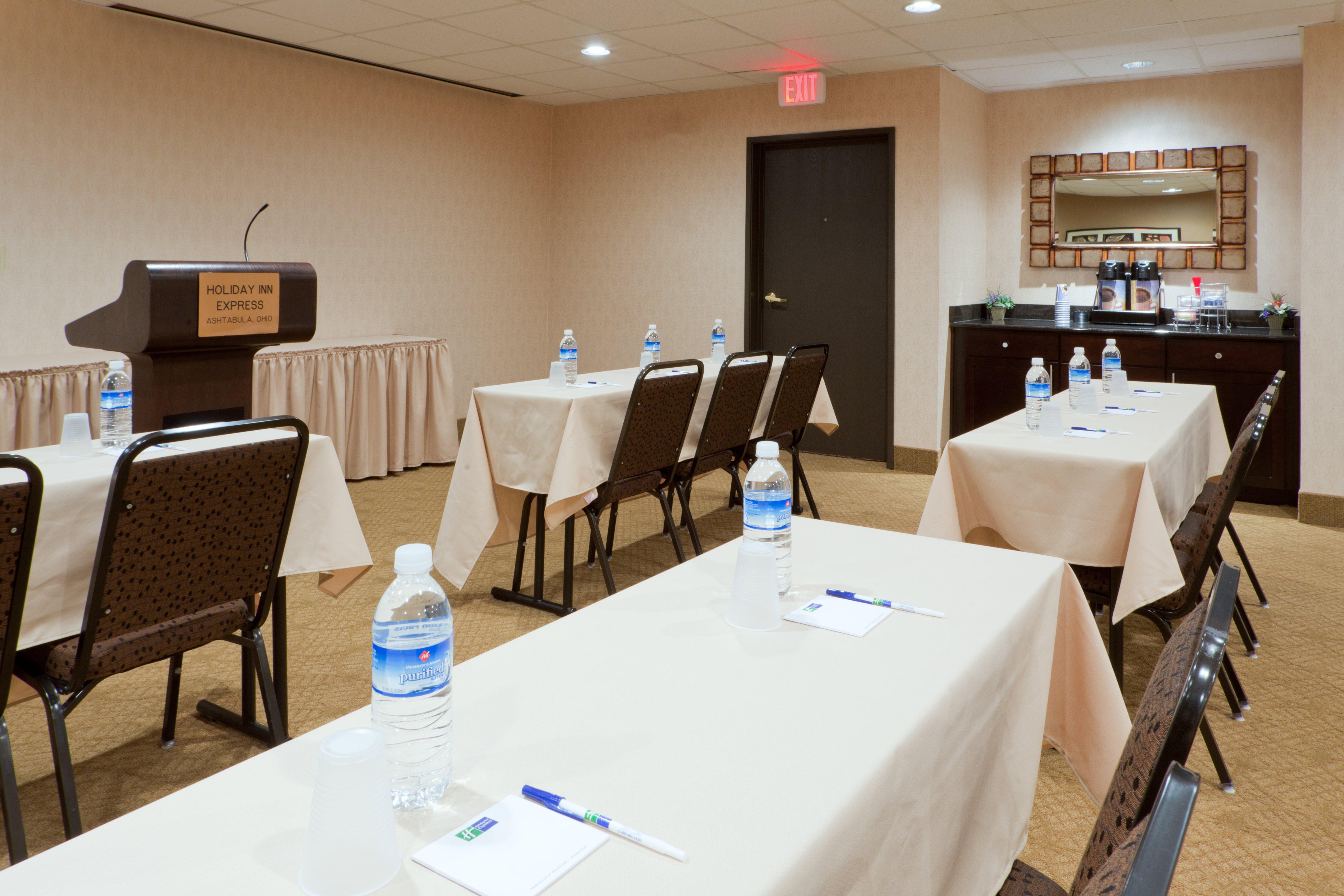 Holiday Inn Express & Suites Ashtabula-Geneva By Ihg Austinburg Bagian luar foto
