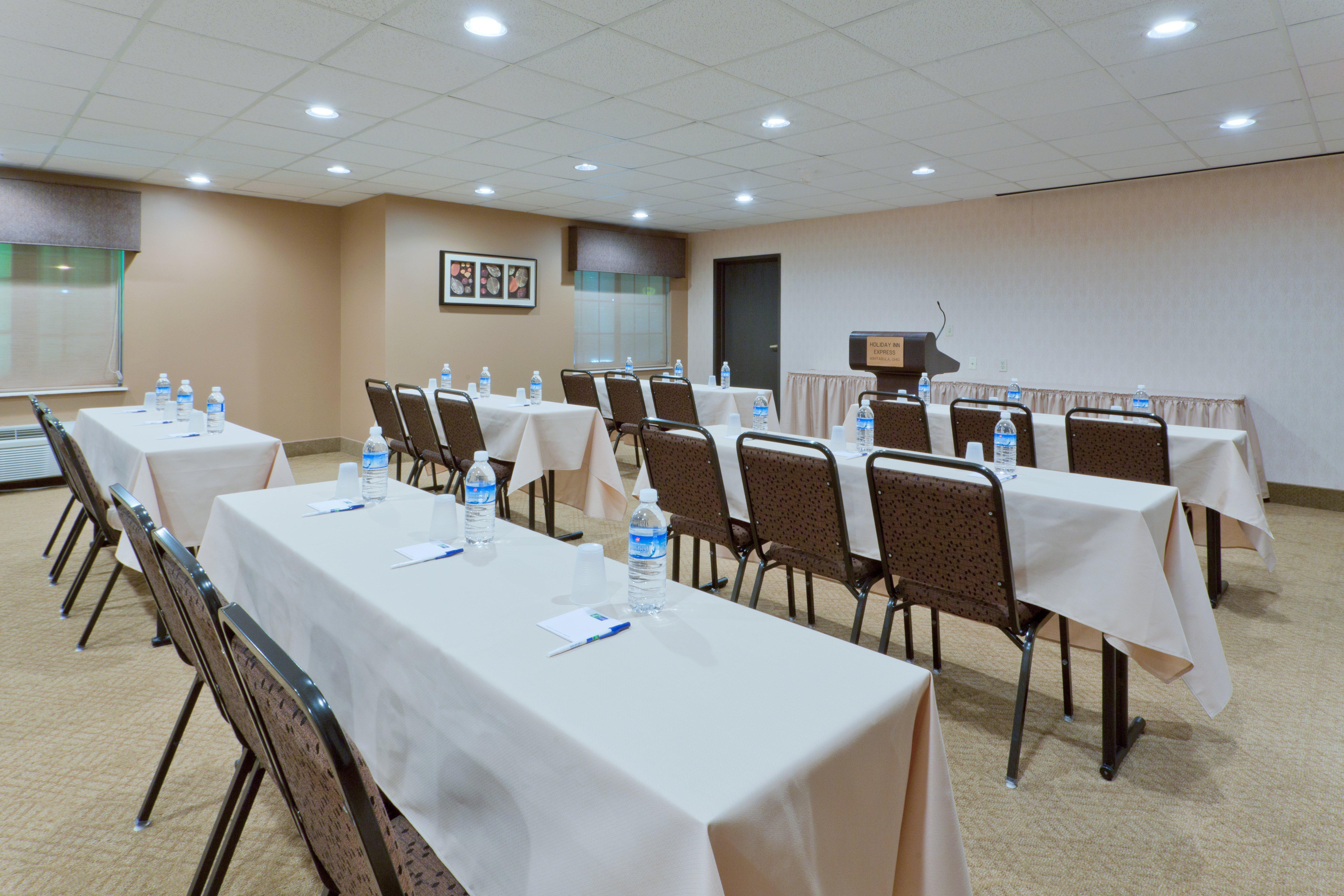 Holiday Inn Express & Suites Ashtabula-Geneva By Ihg Austinburg Bagian luar foto